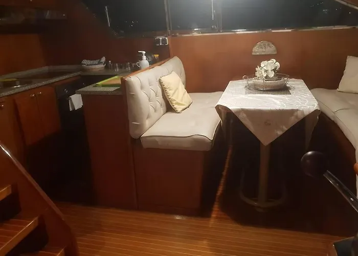 Motor Boat Paloma Rea Hotel en barco