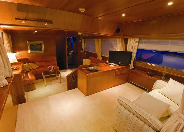Motor Boat Paloma Rea Hotel en barco