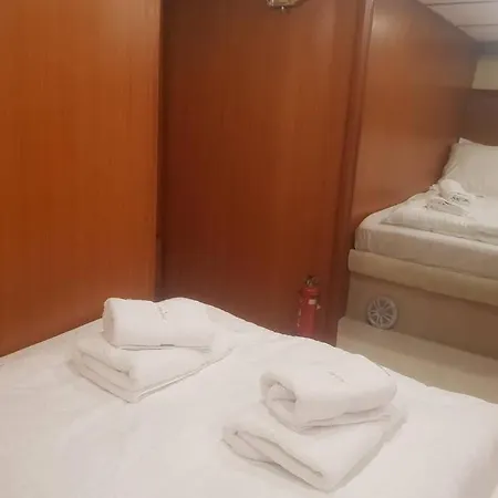 Motor Boat Paloma Rea トロギール