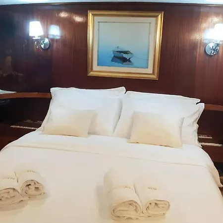 Motor Boat Paloma Rea