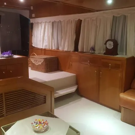 Motor Boat Paloma Rea * トロギール