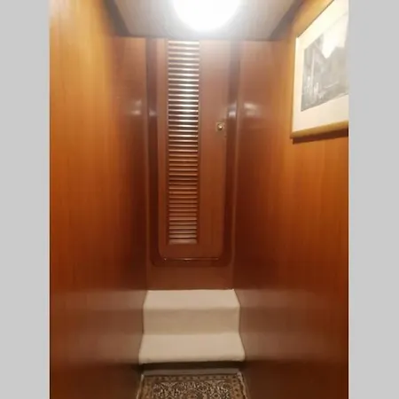 船上ホテル Motor Boat Paloma Rea トロギール