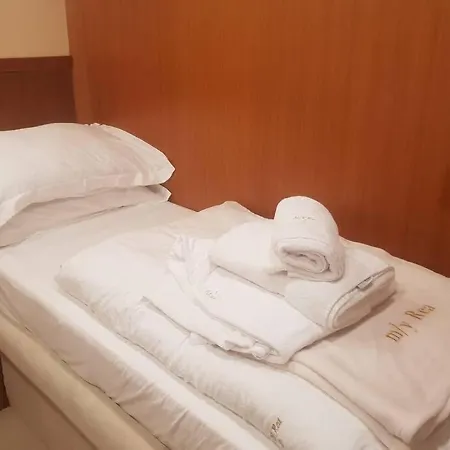 Motor Boat Paloma Rea *