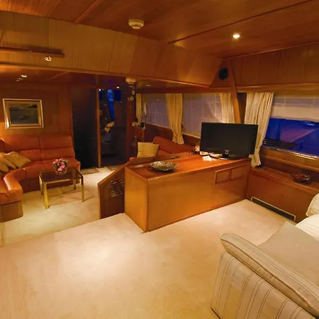 Motor Boat Paloma Rea 船上ホテル