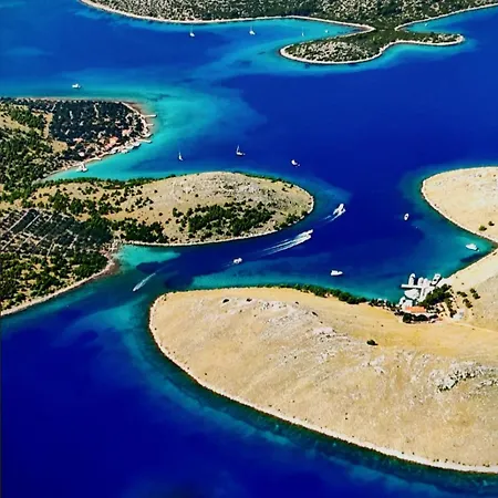 船上ホテル Motor Boat Paloma Rea トロギール